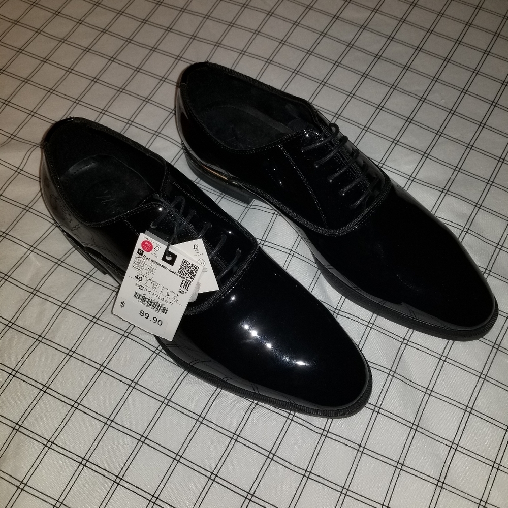 ZARA patent leather derby shoes.